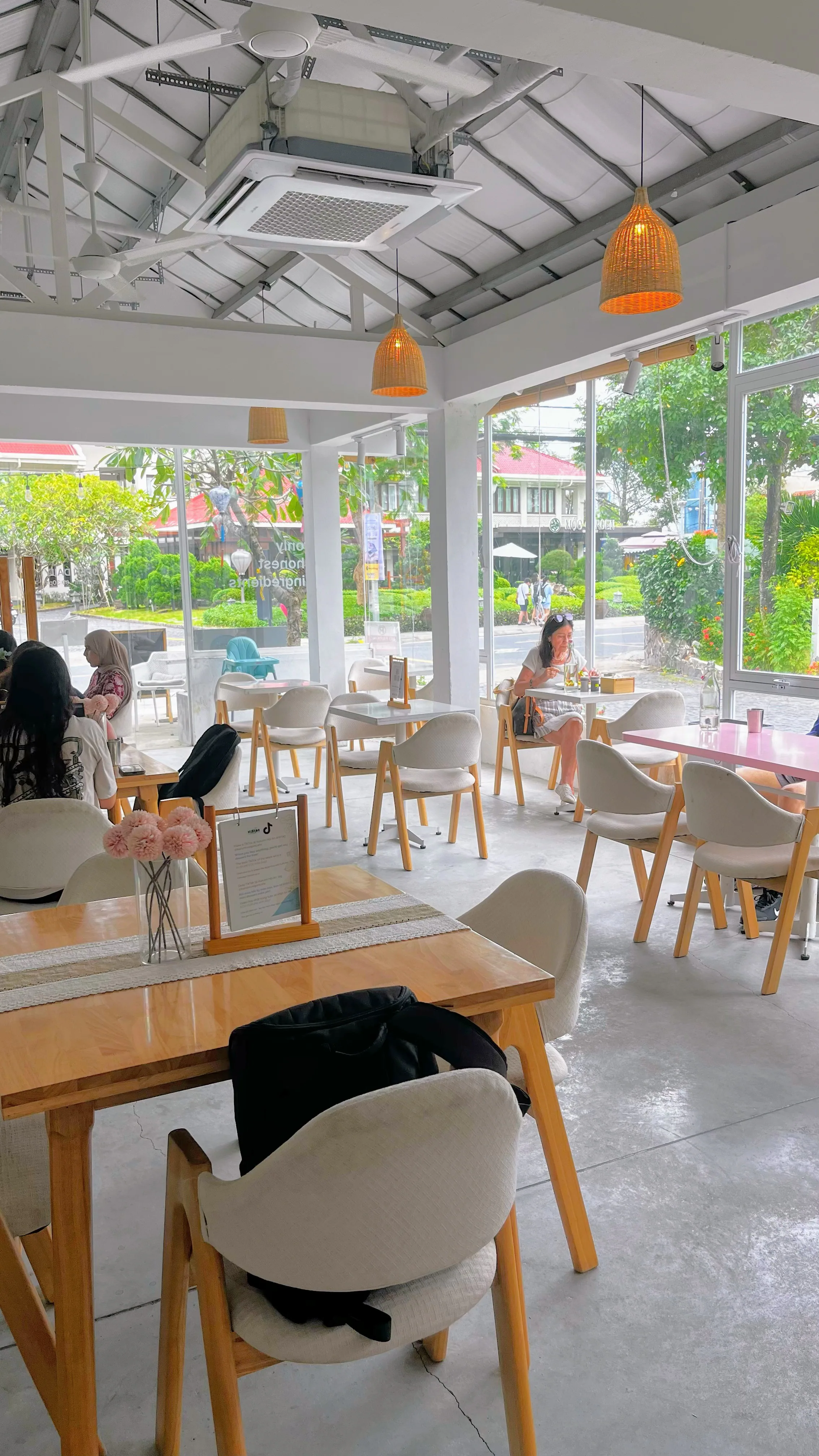 Hoi An branch atmosphere from the current gallery set